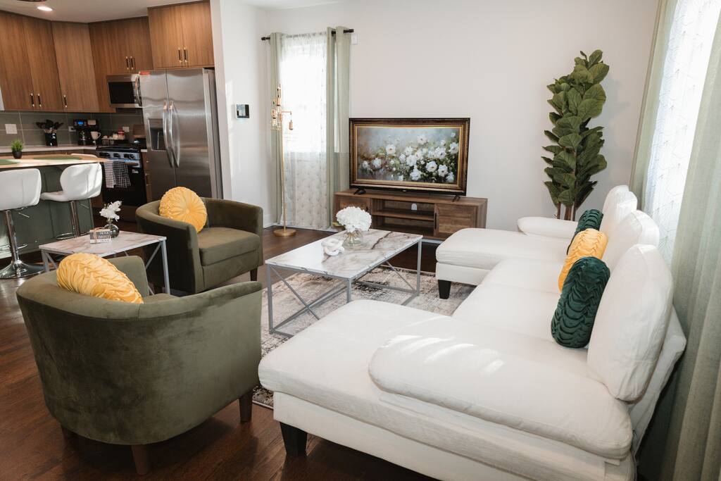 Elegance: 4BR - 2 BT Spacious Ranch w/ Basement