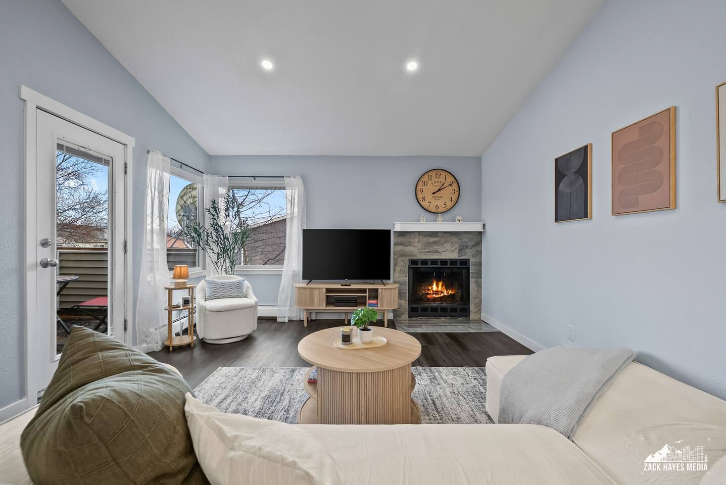 Near Airport | Mtn Views | 3 Queens | Quiet Luxury