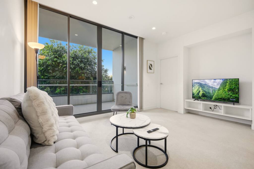 Stylish 2BR Steps to Rhodes Station