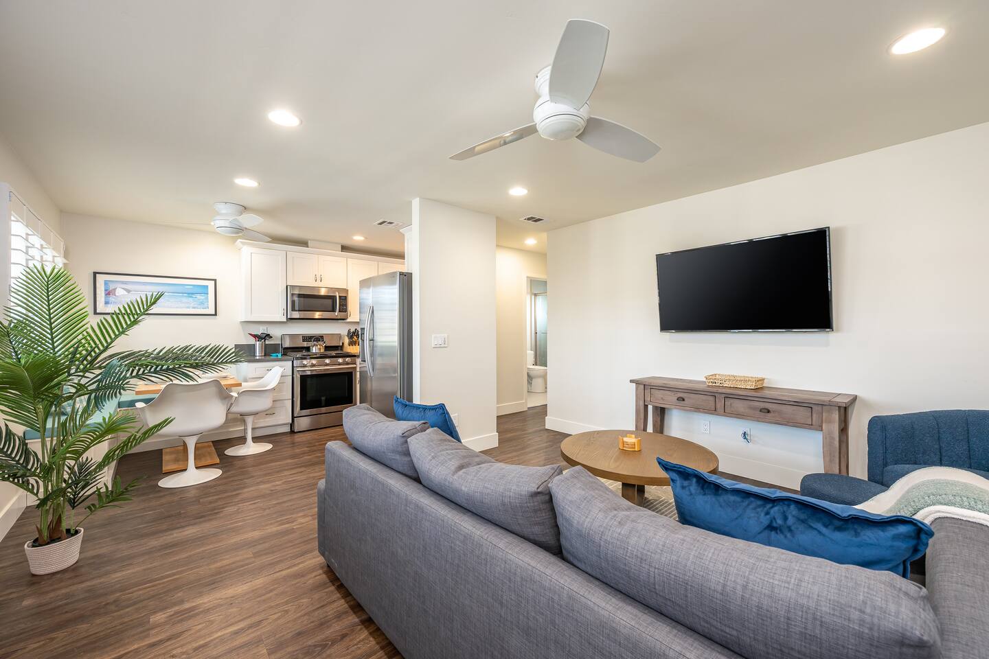 Steps to the Shore – Top Floor 1BR (Unit 6)