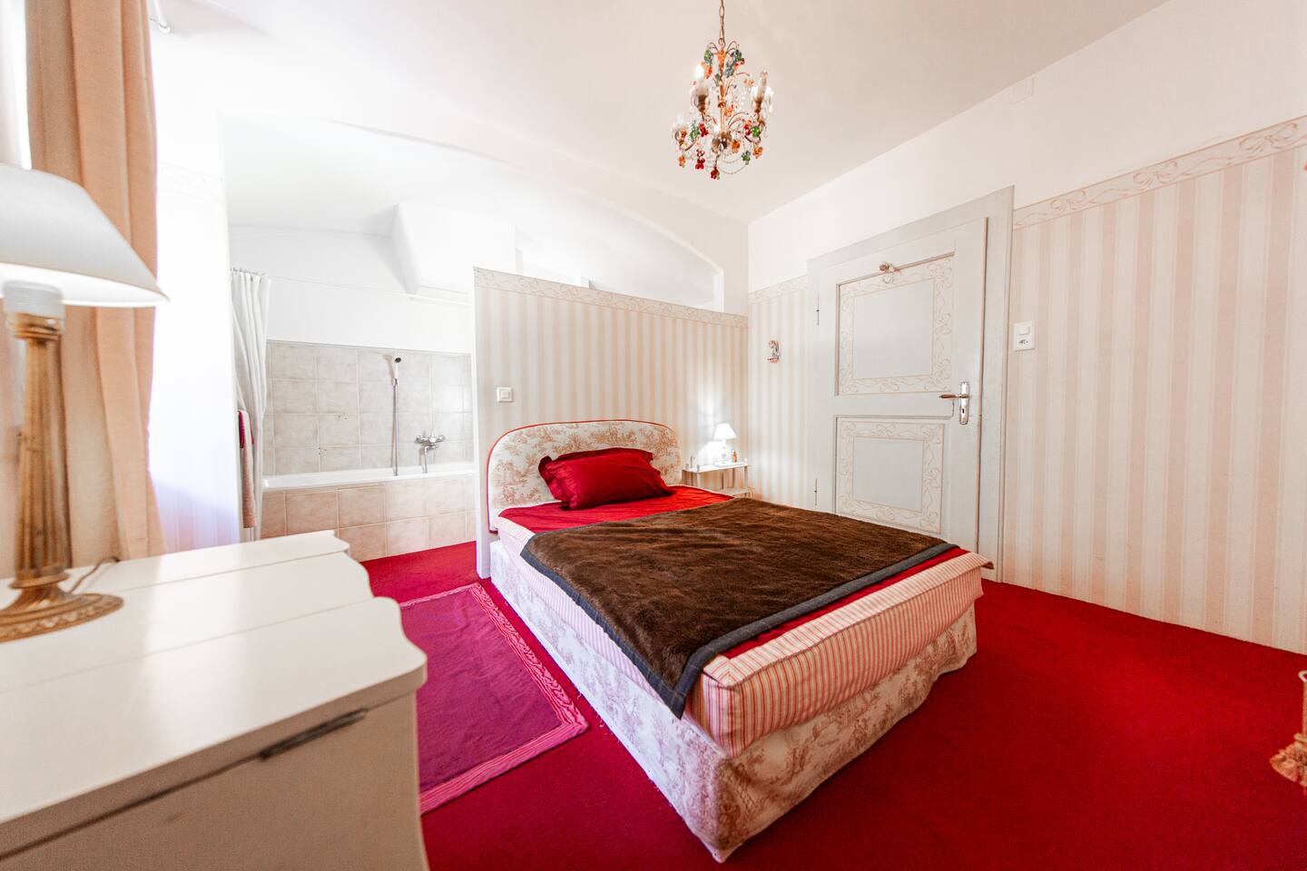 Cozy Single Room with Bathtub • Bernina Express