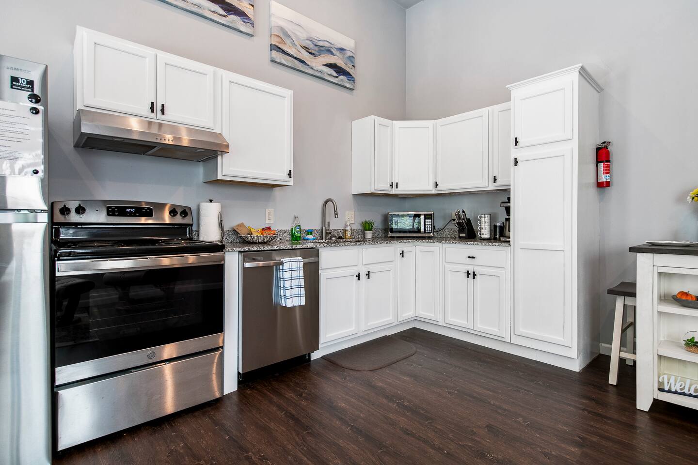 Convenient Cottage, moments to trails and campus!