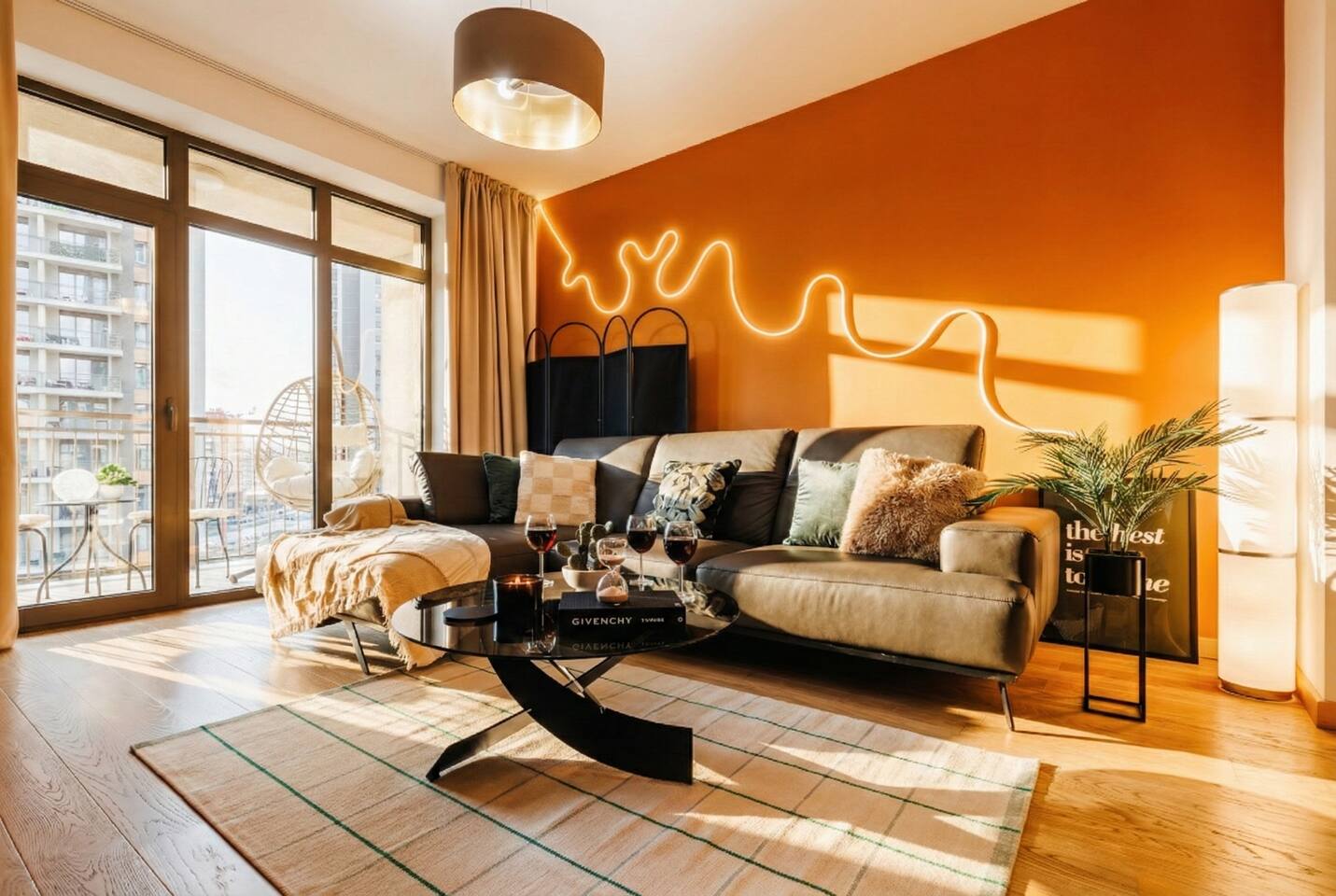 BW Aurora Prime: PS4, Free Parking & Terrace