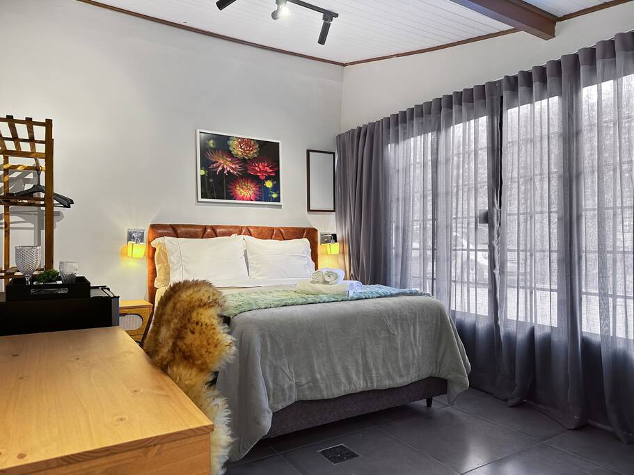 Aberdeen | WiFi | Mini-fridge | Garage | Heater