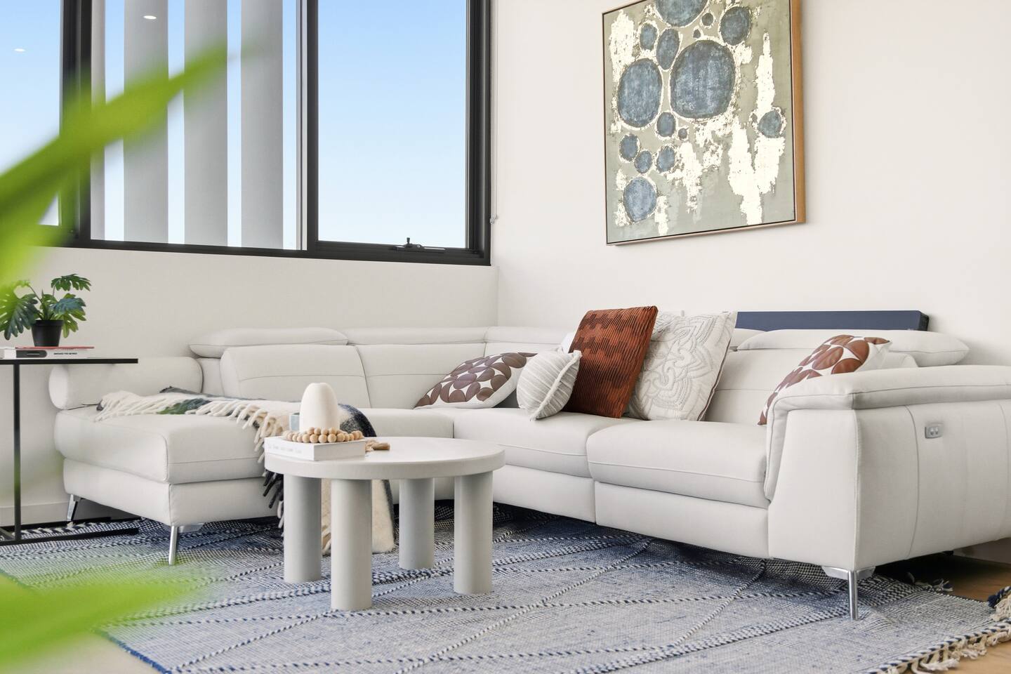 Stylish 2BR with City Views in Kogarah