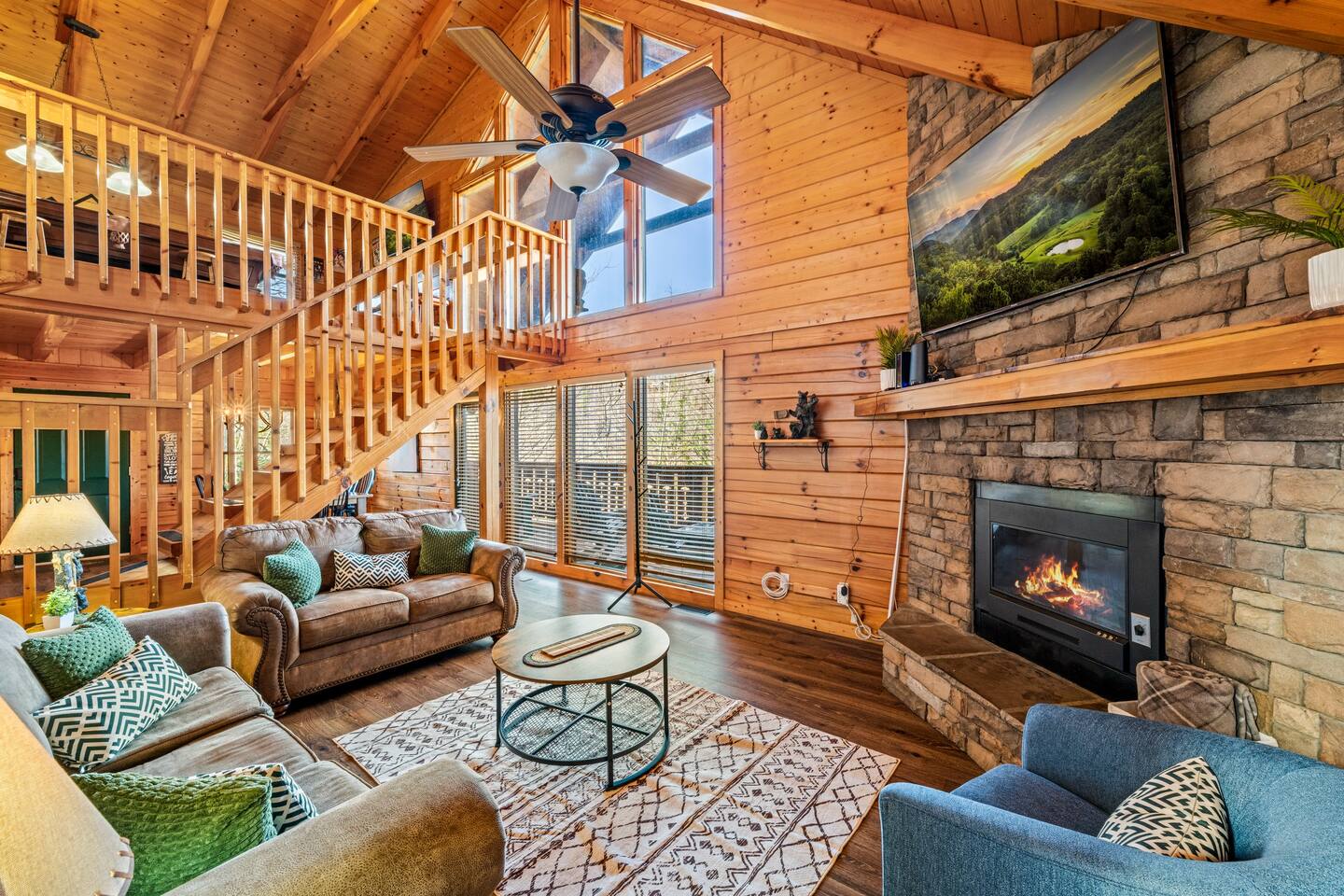 5 min to Gatlinburg, Hot Tub, Games, EV charger