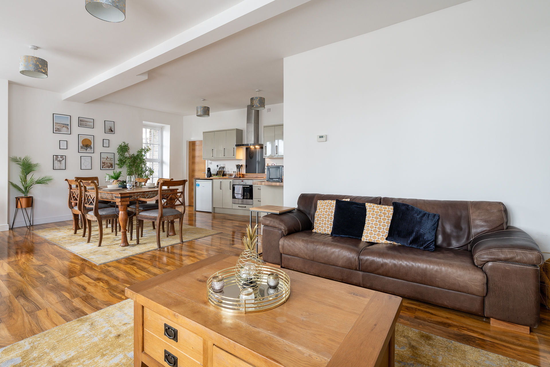 Spacious, Well-Equipped Apartment: Wi-Fi & Parking