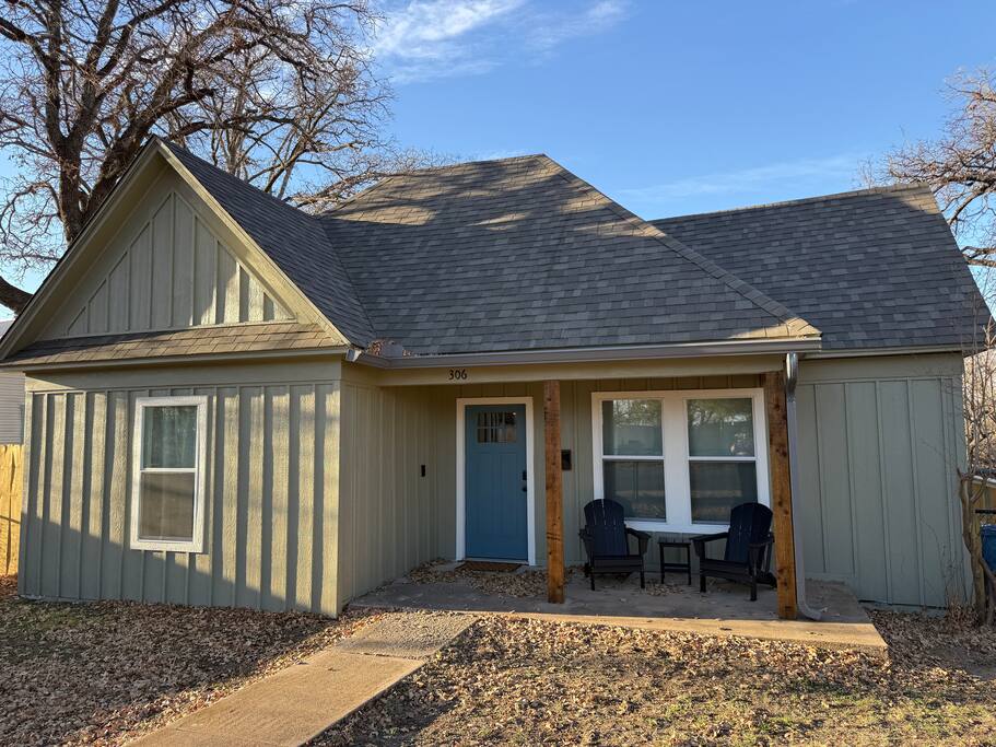 Lallygag Lane's Blissful Bungalow