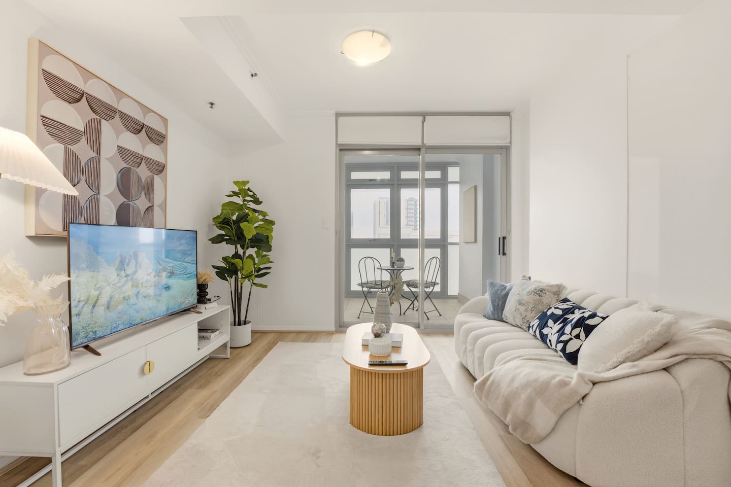 Burwood 2BR Next to Station & Mall