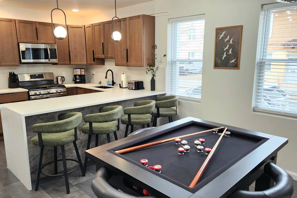 The Row House- Modern, Stylish and Newly Updated!