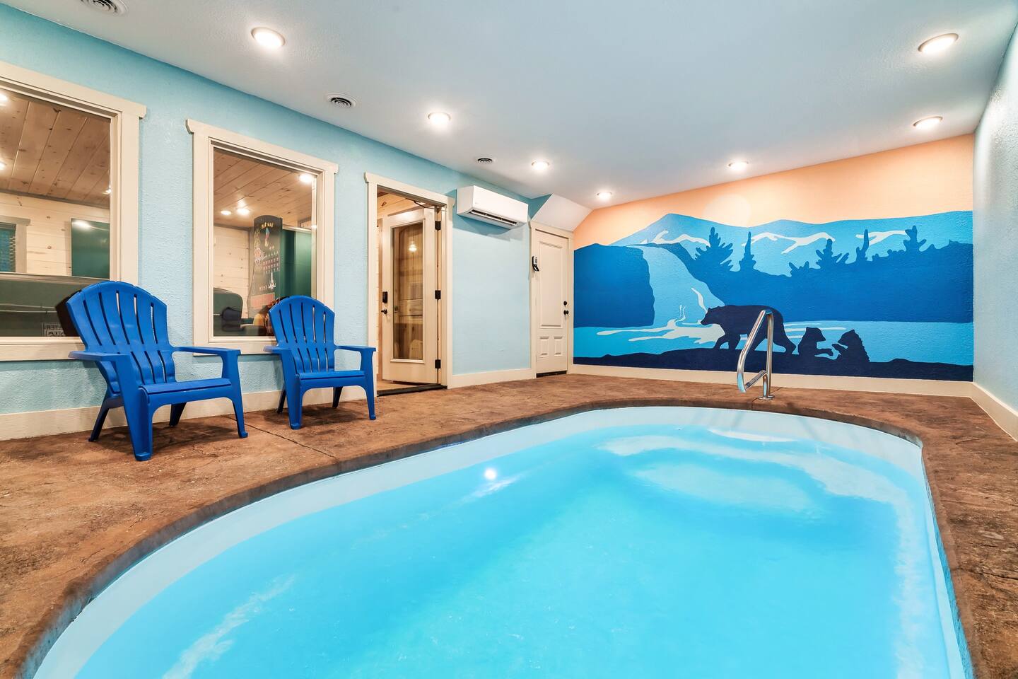 Heated Indoor Pool-Pool Table-Hot Tub-Custom Bunks