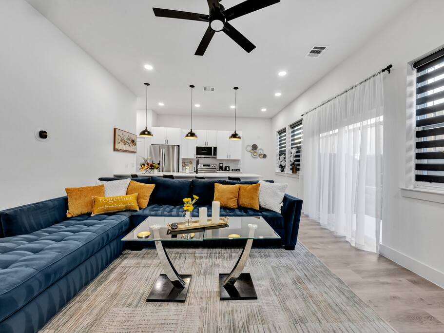 Fresh Modern 3BR • Rooftop • 5 min to Downtown