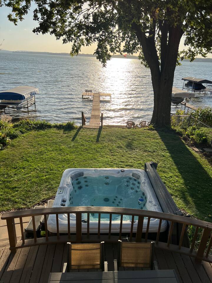 Lake+HotTub+PrivateDock+SmartTV+GameRoom+EVCharger
