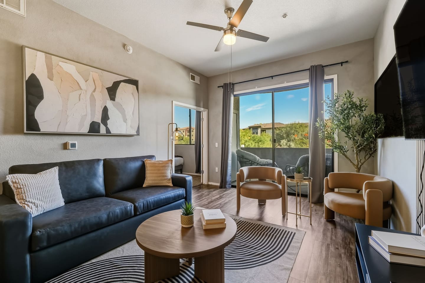 Scottsdale 2BR • 2BA • Free Parking • Pool • Gym - Apartment