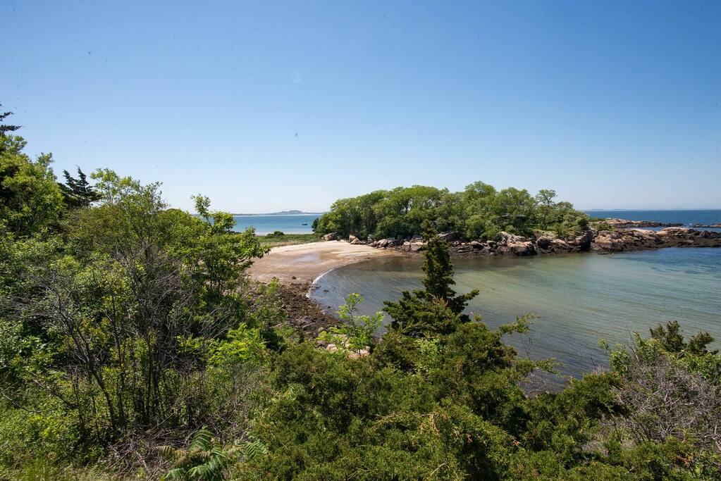 Timeless Seaside Estate: 4 Lodgings, Private Beach