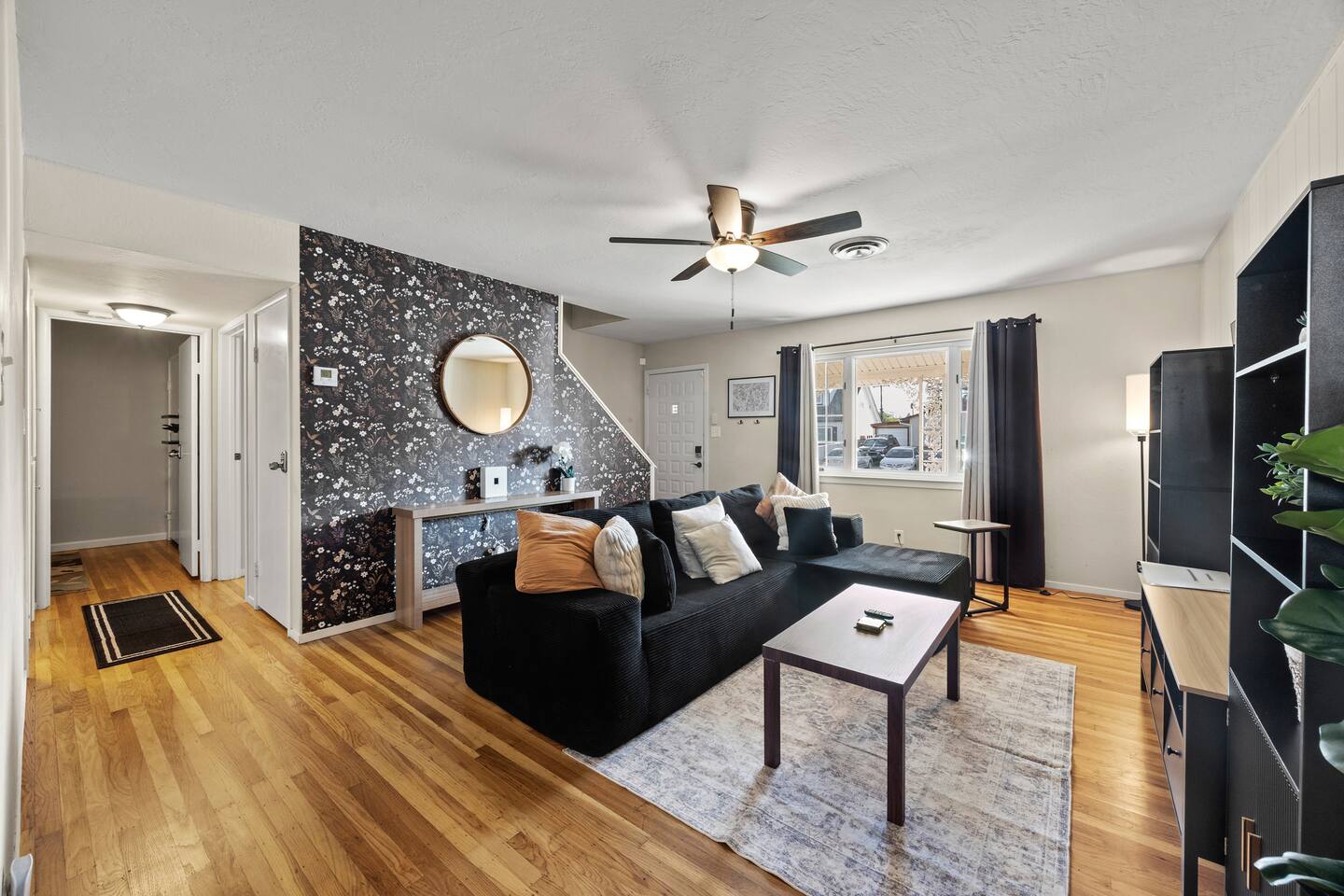 Bright 4BR Home – Prime Sacramento Location