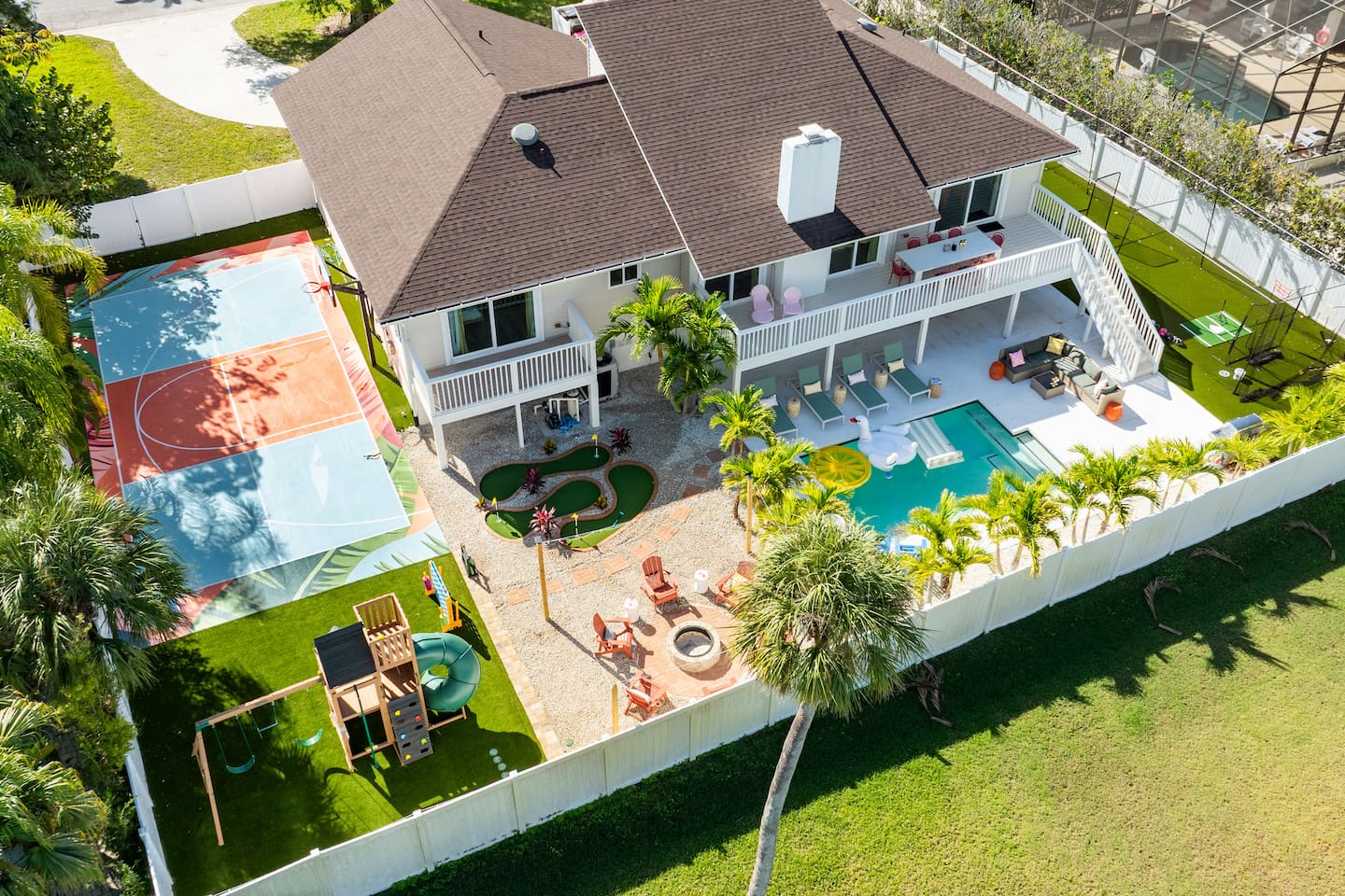 Heated Pool, Pickleball, Batting Cage, Sleeps 20!