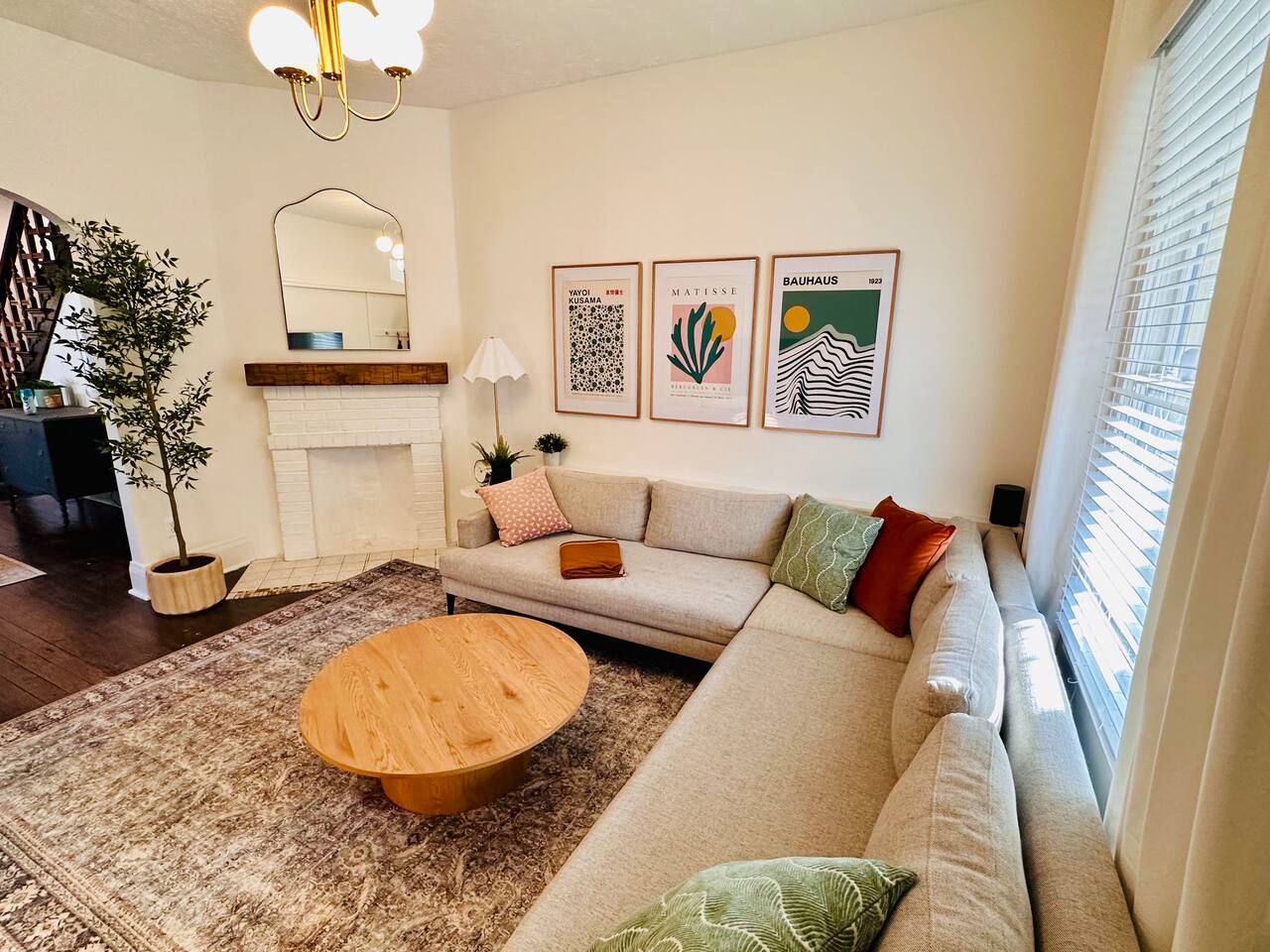 Historic Townhome by Mass Ave - Explore and Unwind