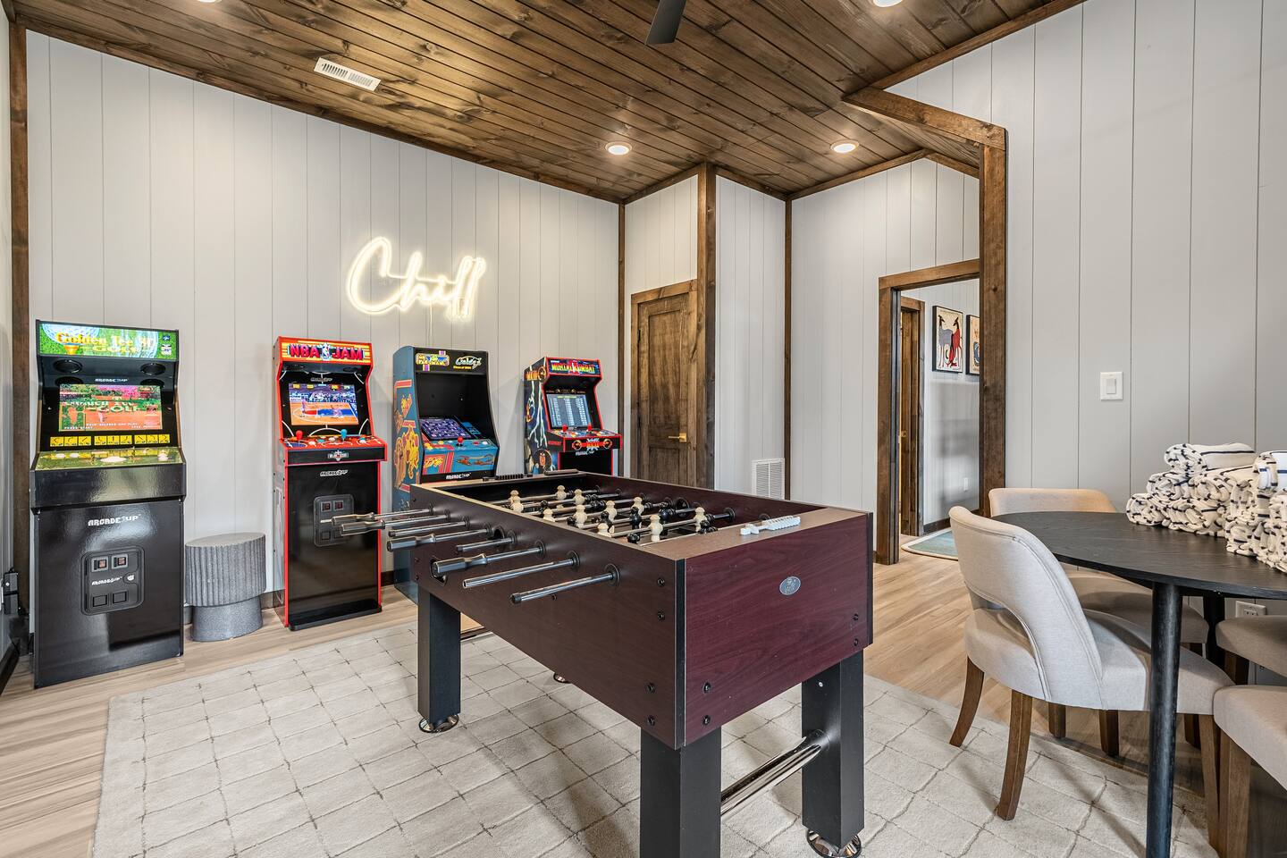 Lake View Cabin/Private Dock/Game Room/Hot Tub