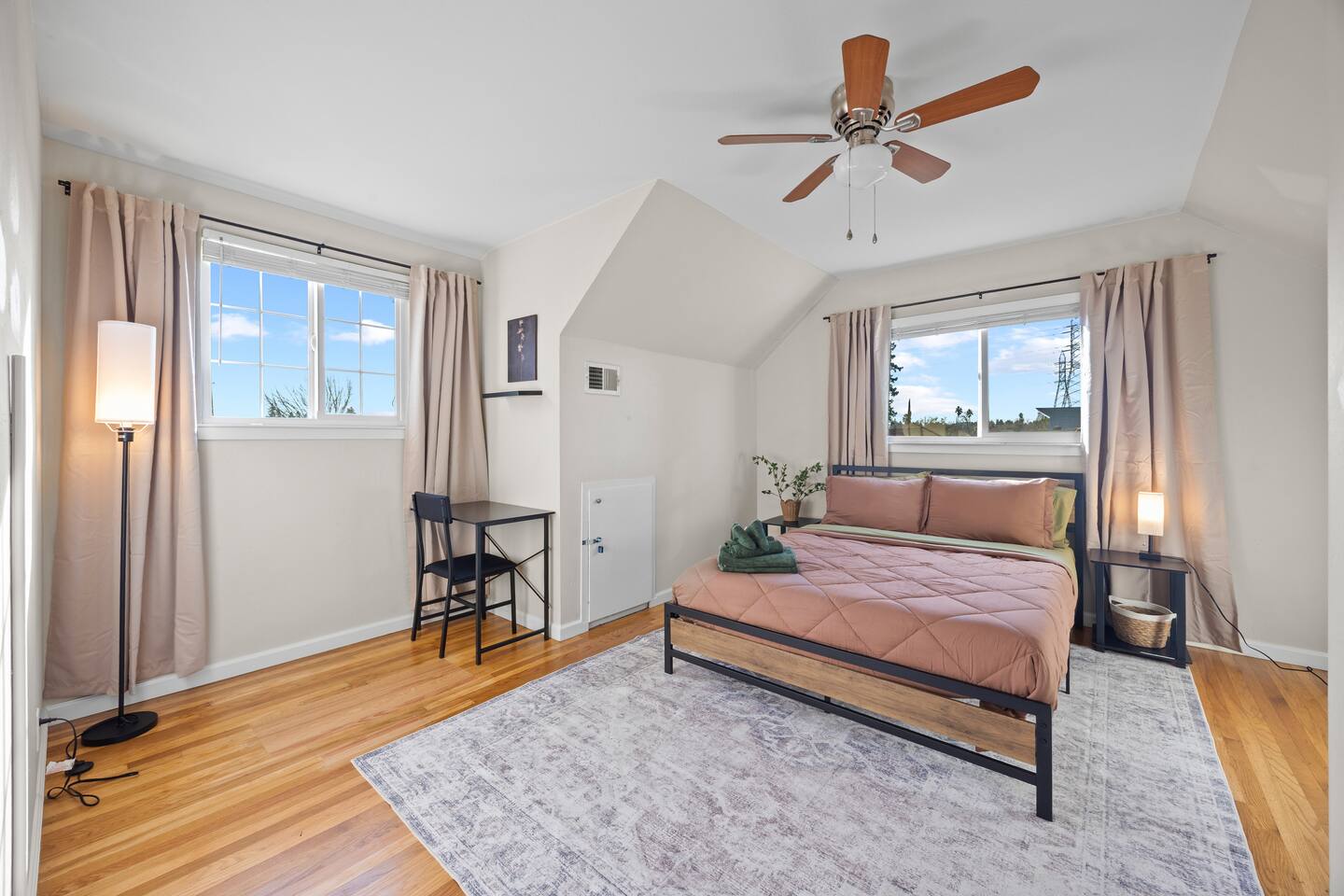 Convenient Sacramento Room - Close to Everything