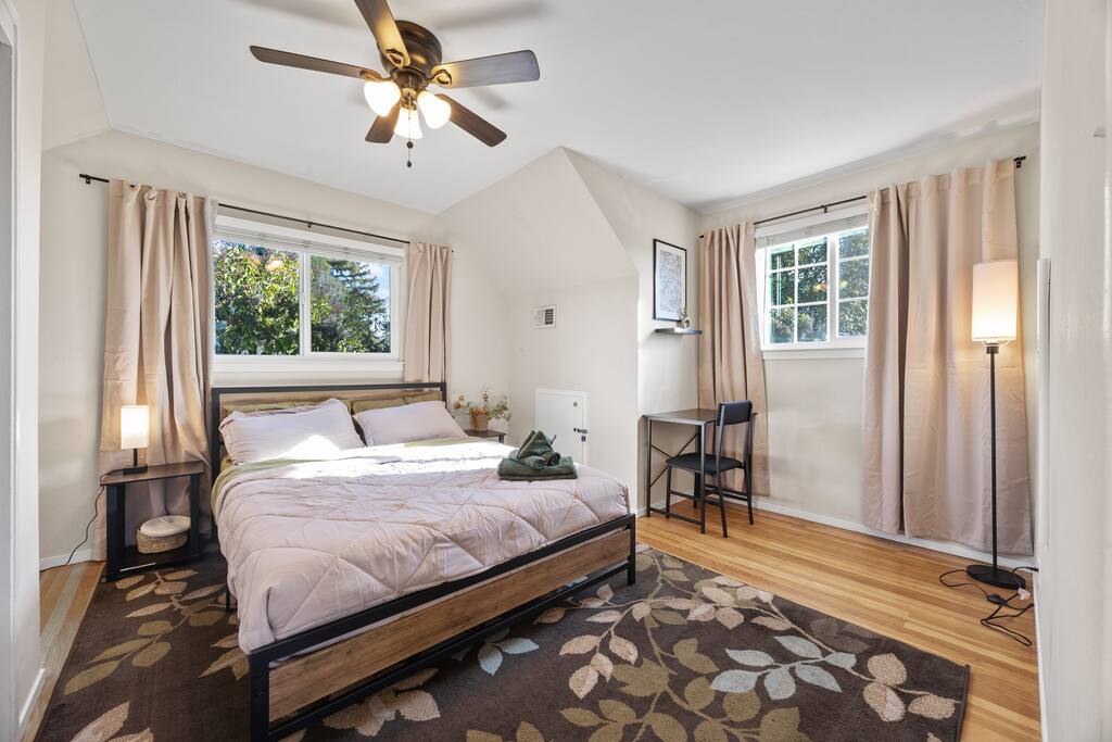Cozy Room in a Prime Sacramento Location