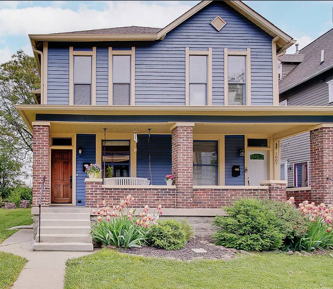 Mass Ave | Walk Everywhere | 6 BDRM