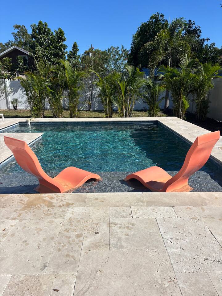 Contemporary Oaks | Heated Pool + Hot Tub!