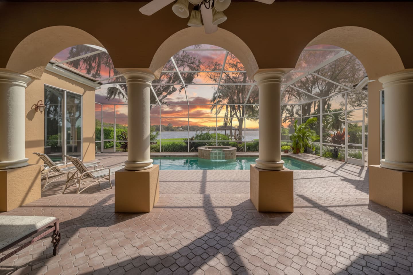 Waterfront Luxury Stay-Pool-Kayaks & Sunset Views