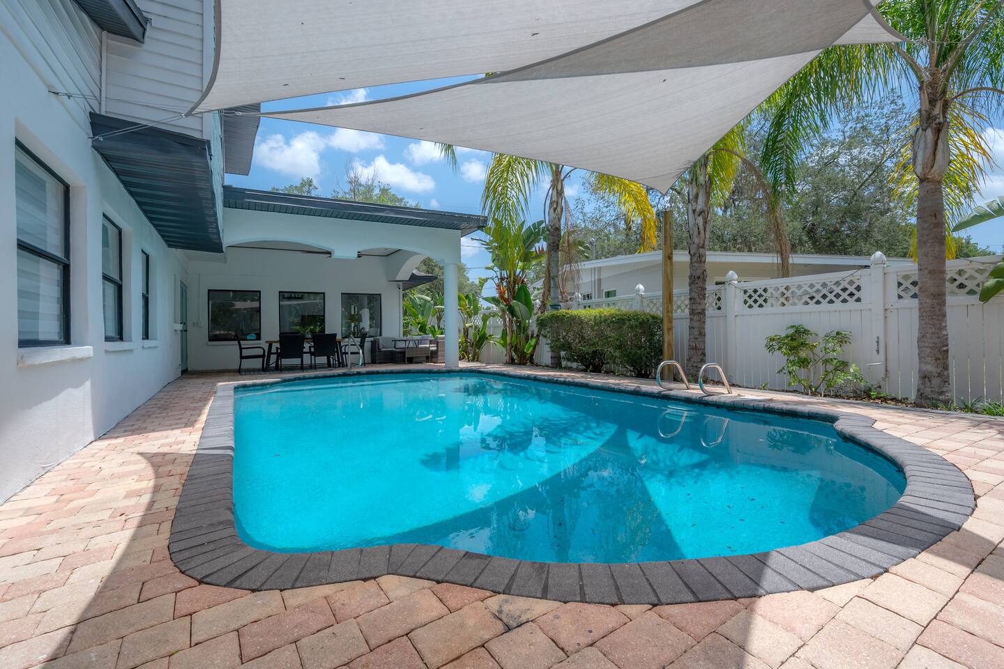 Riverhills Luxury Escape | Pool, Firepit 13+ Beds