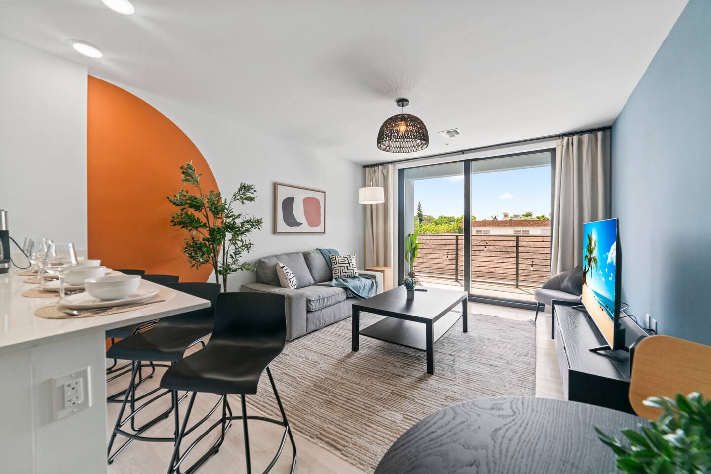 {Sunrise Suite} ~Beach ~ Pool ~Free Parking