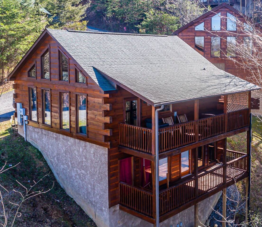 Top 5% Cabin • 2 King Suites • Near Dollywood