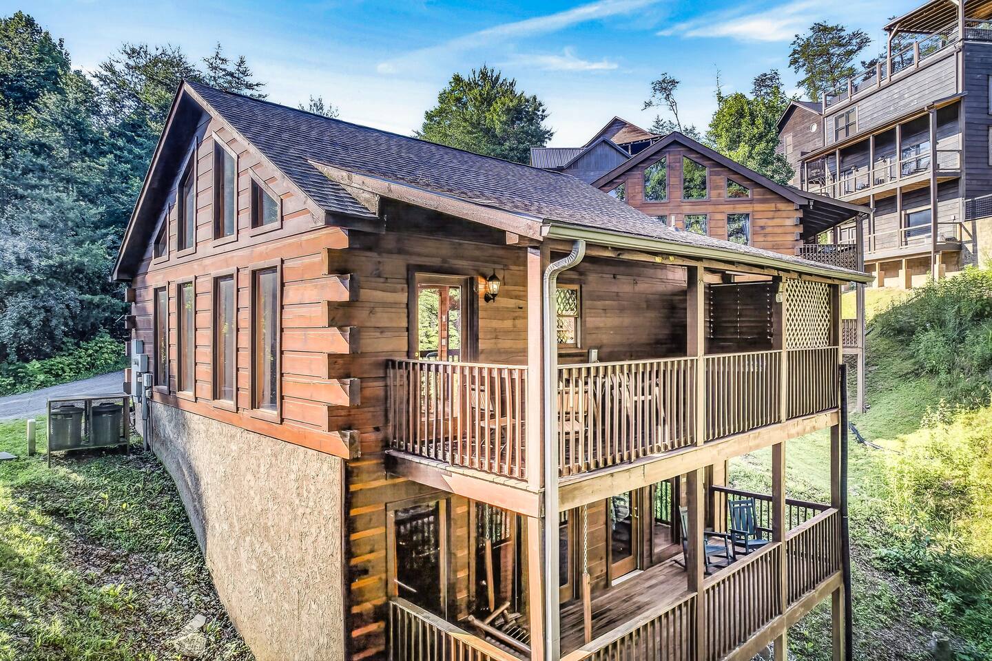 2 King Suites • Near Dollywood • No Steep Roads