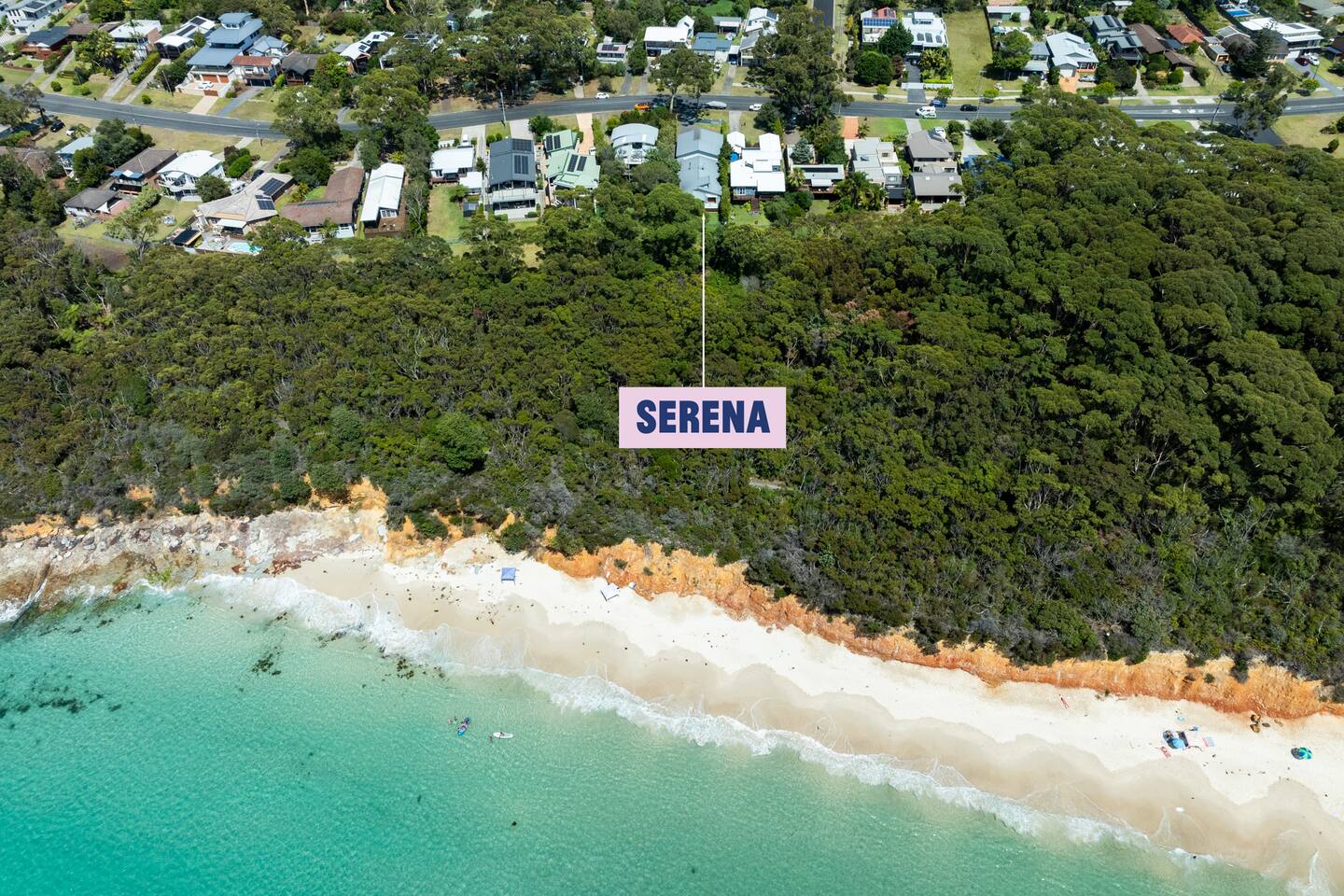 Serena: Luxury retreat, foot access to beach