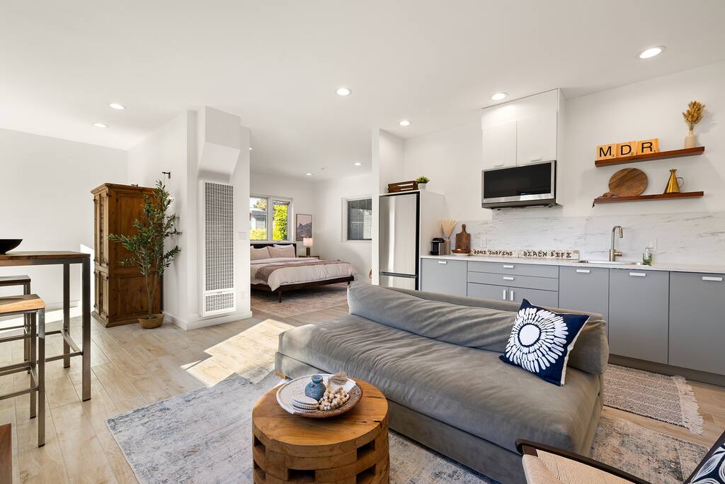 Stylish Marina del Rey Studio mins to Beach w/Pool