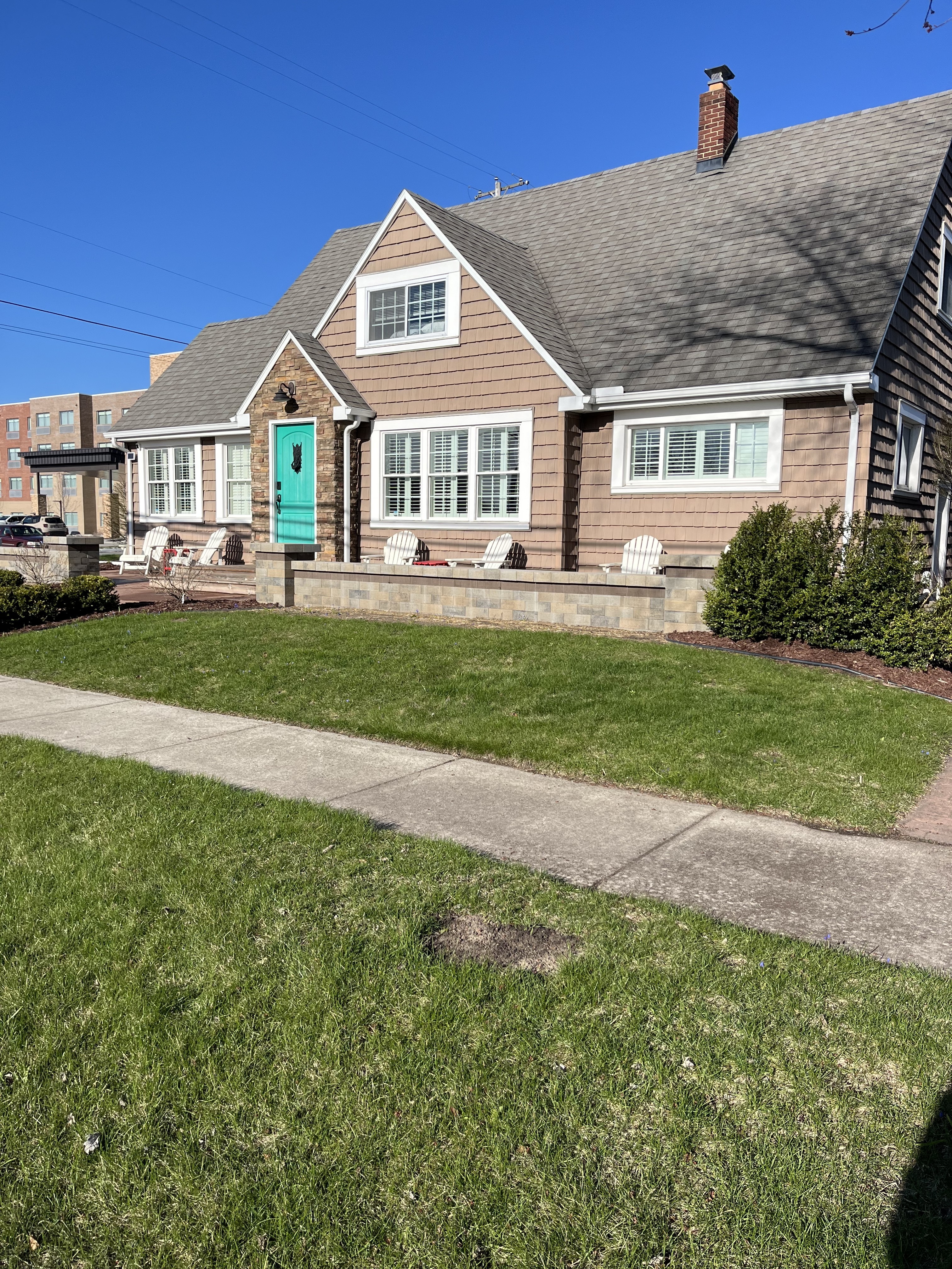 5 BR House Downtown Oscoda - Walk to the Beach!