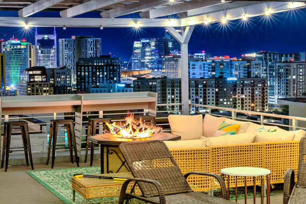 Large Gulch Home • City Views • Rooftop Fire Pit