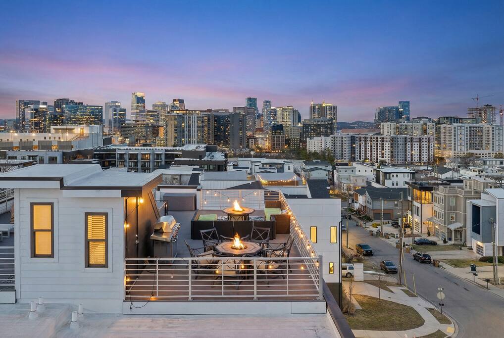 Walk to Broadway • Rooftop Fire Pit • SkylineViews
