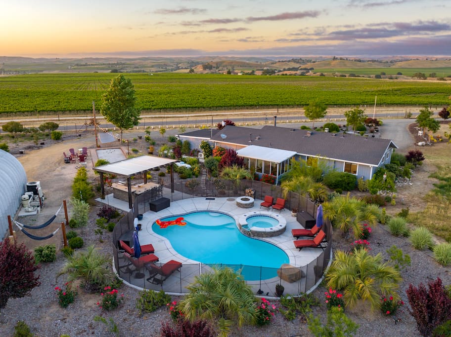 Vineyard Oasis: Pool & Views!