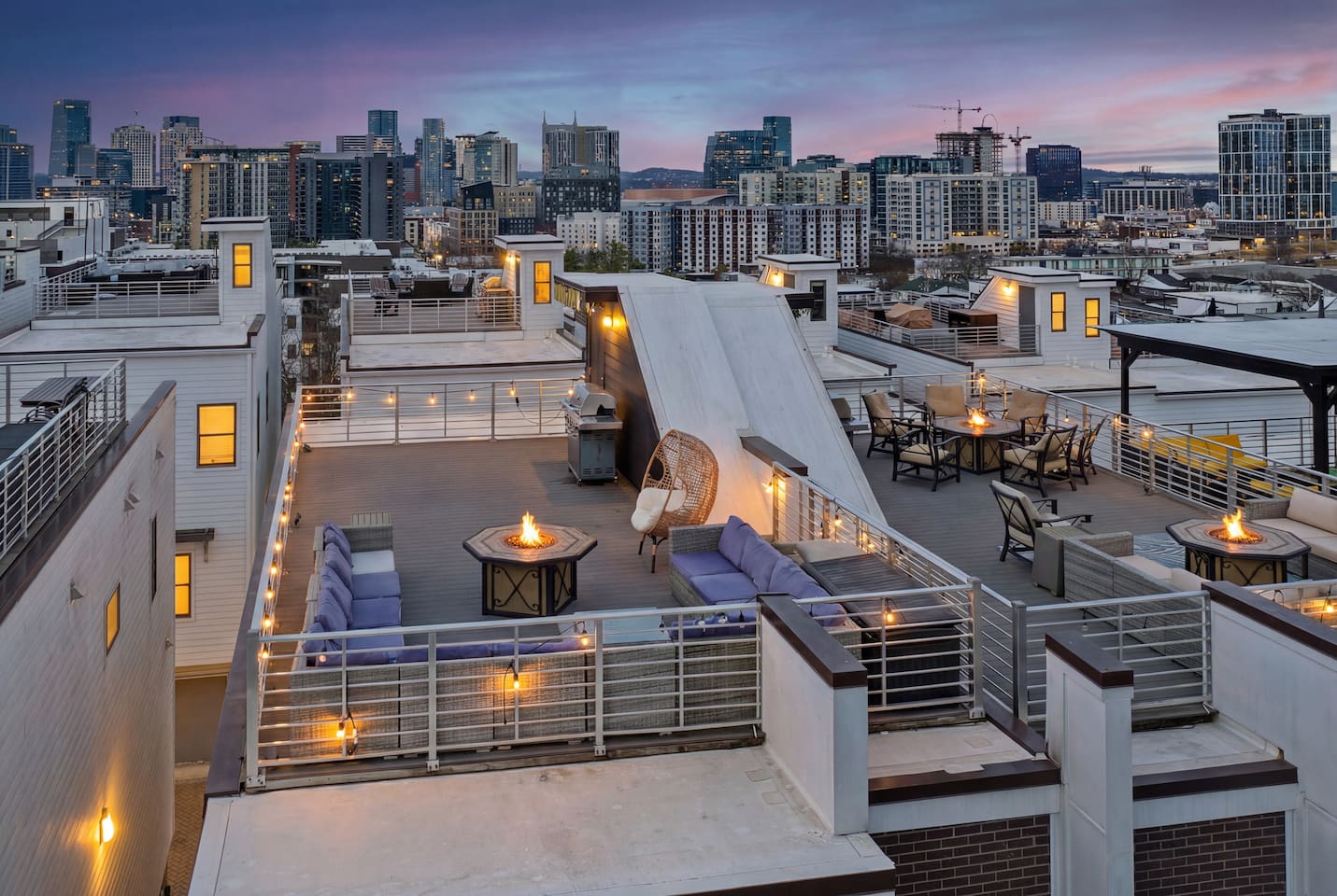 Gulch Home! Walk to Broadway! 13 Beds!