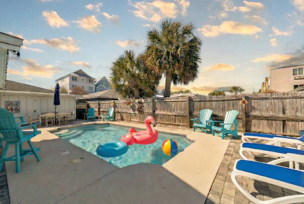 Private Heated Pool, Beach is 20 Steps from Door