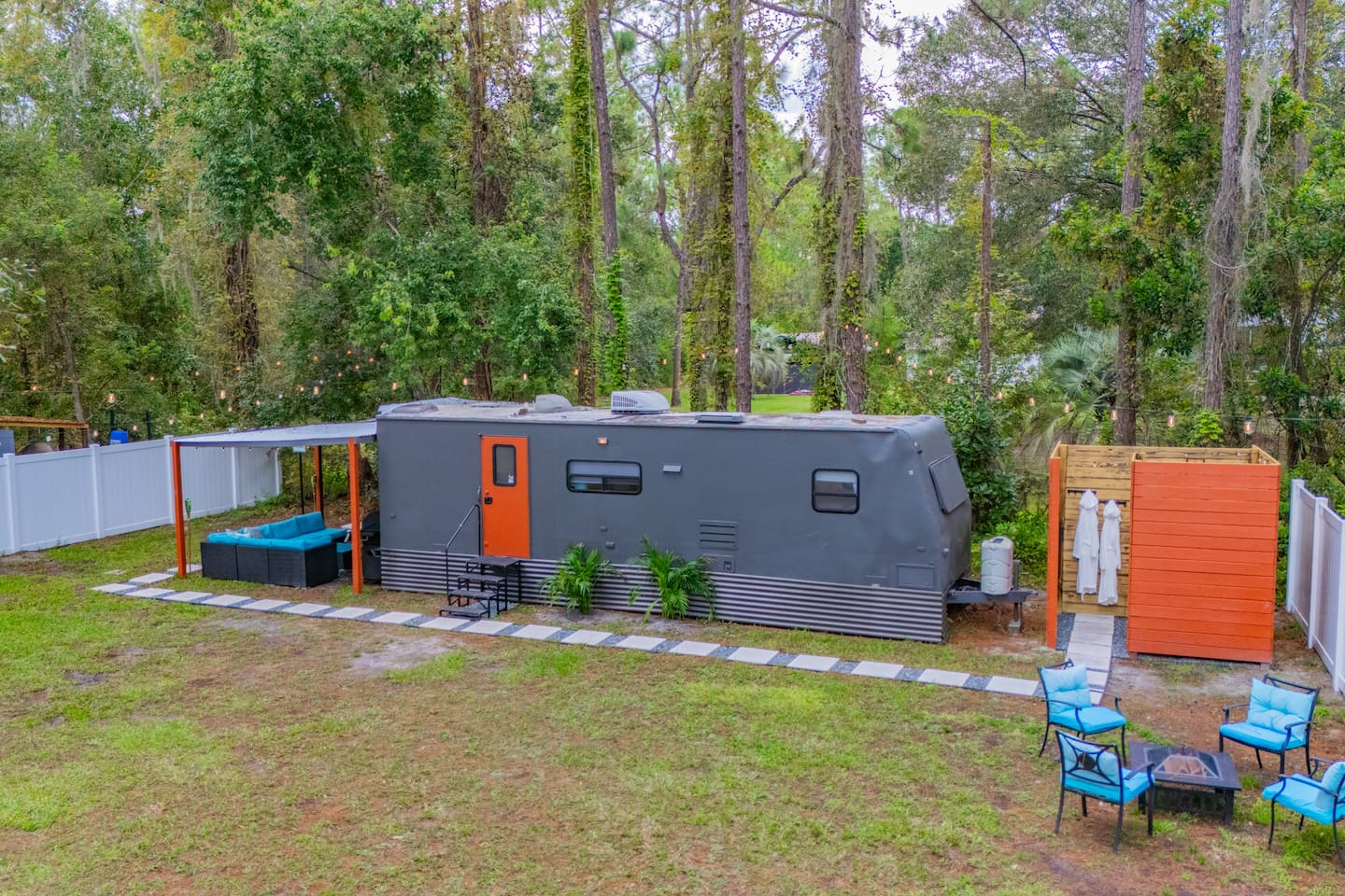 Tropical Getaway RV Retreat- Private & Cozy!