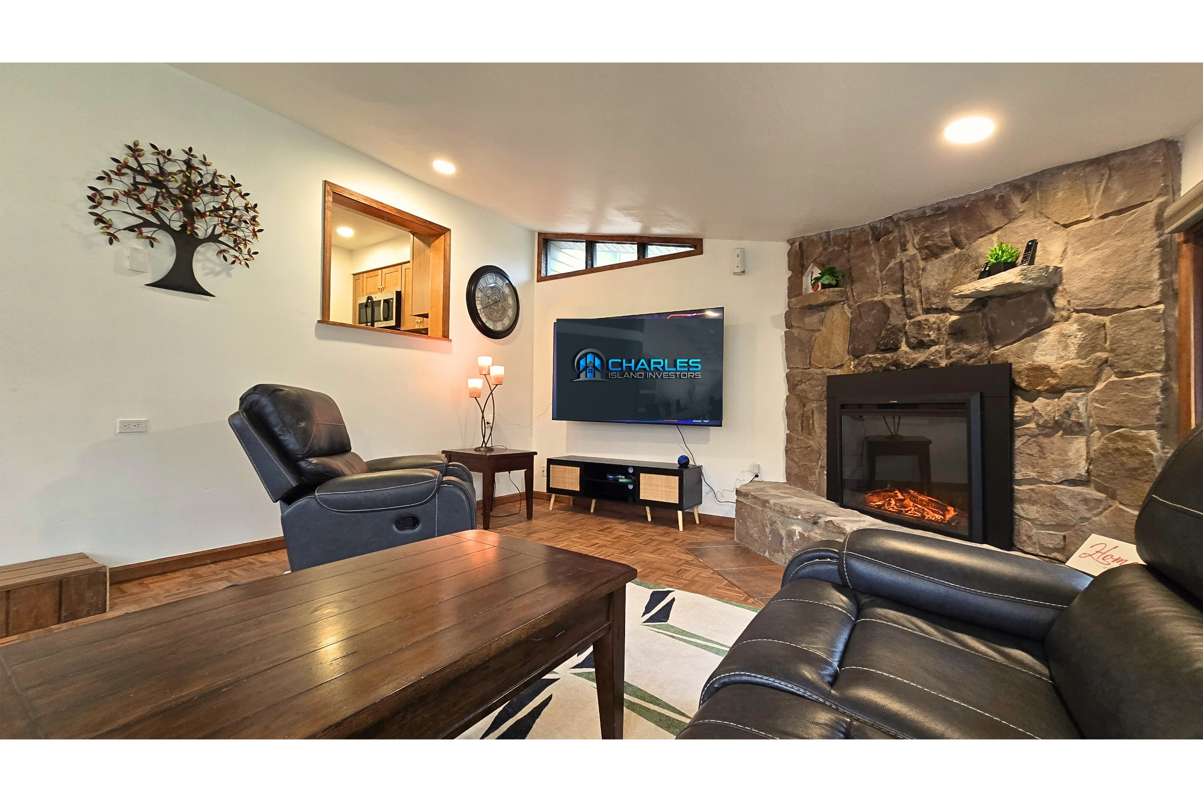 Maple House Spacious Family Home with Private Pool