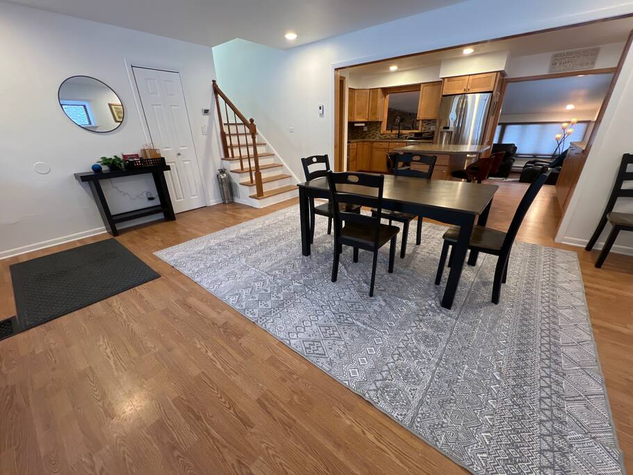 Maple House Spacious Family Home with Private Pool