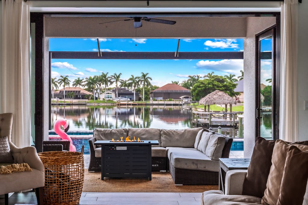 Heated Pool & Spa l Winter Vacay l WaterfrontVilla