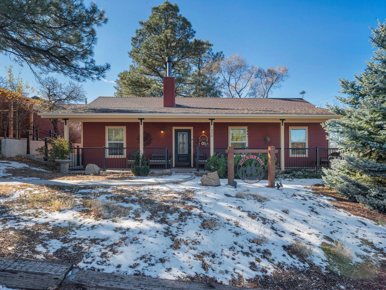 Hitch-Inn Post Bearizona~Rt66~Grand~Canyon