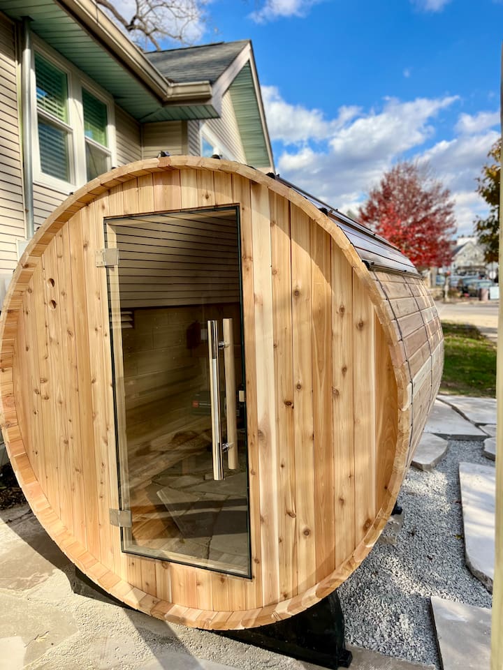 Private Luxury + Sauna Incredible Walking Location