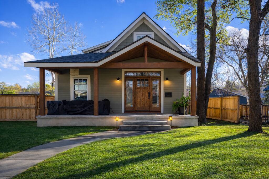 Big Groups |Downtown |Hot Tub |Fire Pit |Balcony