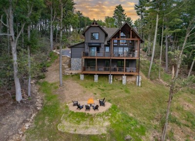 Settle into mountain serenity and breathe in the calm. From here, sunsets feel endless, stargazing is incredible, and every night around the firepit becomes a memory worth keeping.