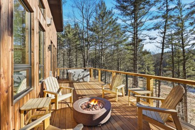 Cozy up around the fire pit as flames flicker and conversations linger late into the night. This inviting outdoor lounge is perfect for roasting marshmallows, stargazing, and creating unforgettable cabin memories.