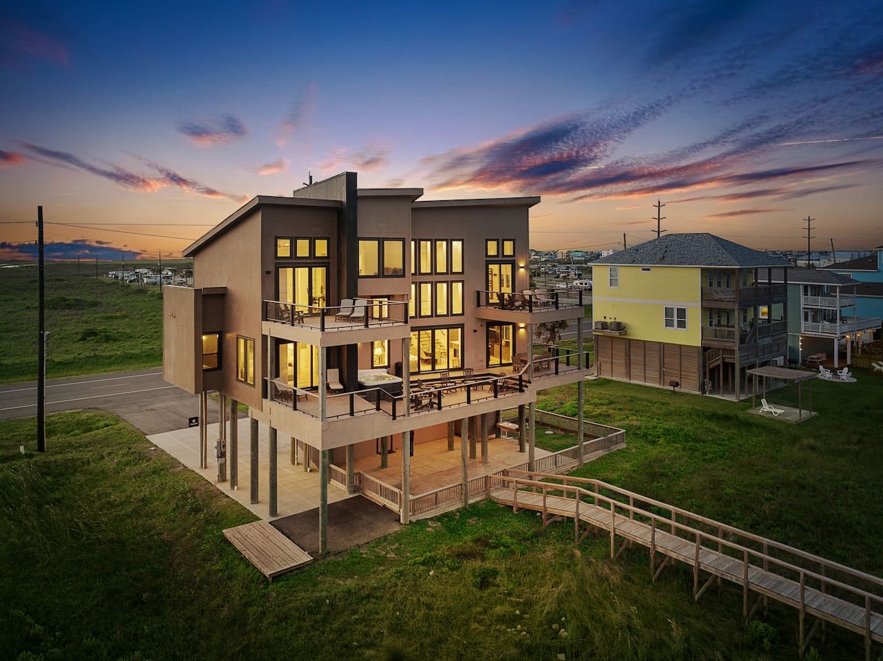 Luxury Modern Beachfront Retreat with Hot Tub